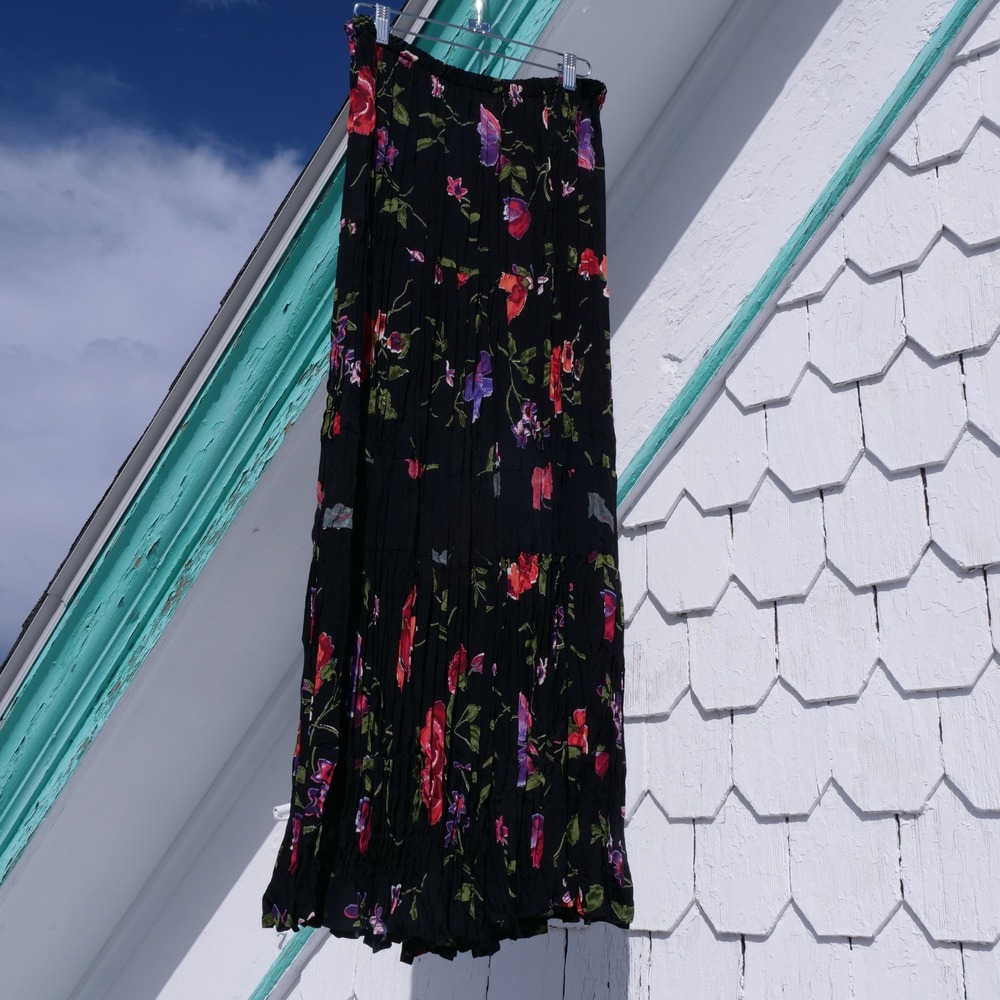 Great vintage 1990s My Boyfriend's Back crinkle pleated dark floral rayon skirt - Picture 3 of 8